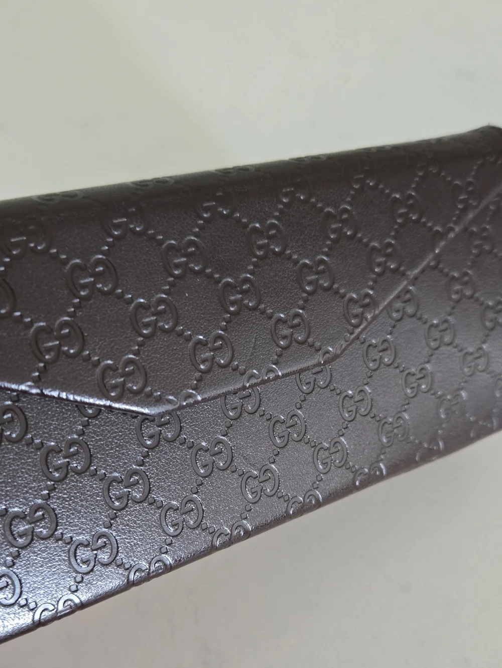GUCCI Embossed GG Sunglasses Case.. Drk Expresso Brown Tri-fold
